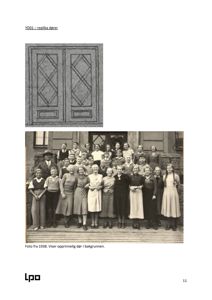 Et fotografi fra 1938 som viser en gruppe mennesker foran en bygning med dører i bakgrunnen. Bildet er en historisk dokumentasjon av en eksisterende bygning.