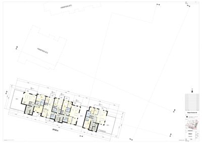Etasjeplan som viser romfordeling og plassering av en bygning (BYGG A) i forhold til nabobebyggelse.