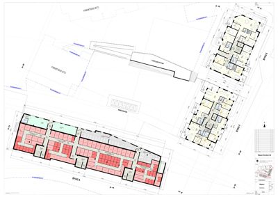 Etasjeplan som viser romfordeling og bygningsplassering for flere bygninger.