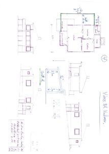 Bildet viser en håndtegnet fasadetekning av en bolig, inkludert et etasjeplan med romfordeling og mål.