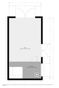 Etasjeplan (floor plan) som viser romfordeling, dimensjoner og plassering av bad og hall.