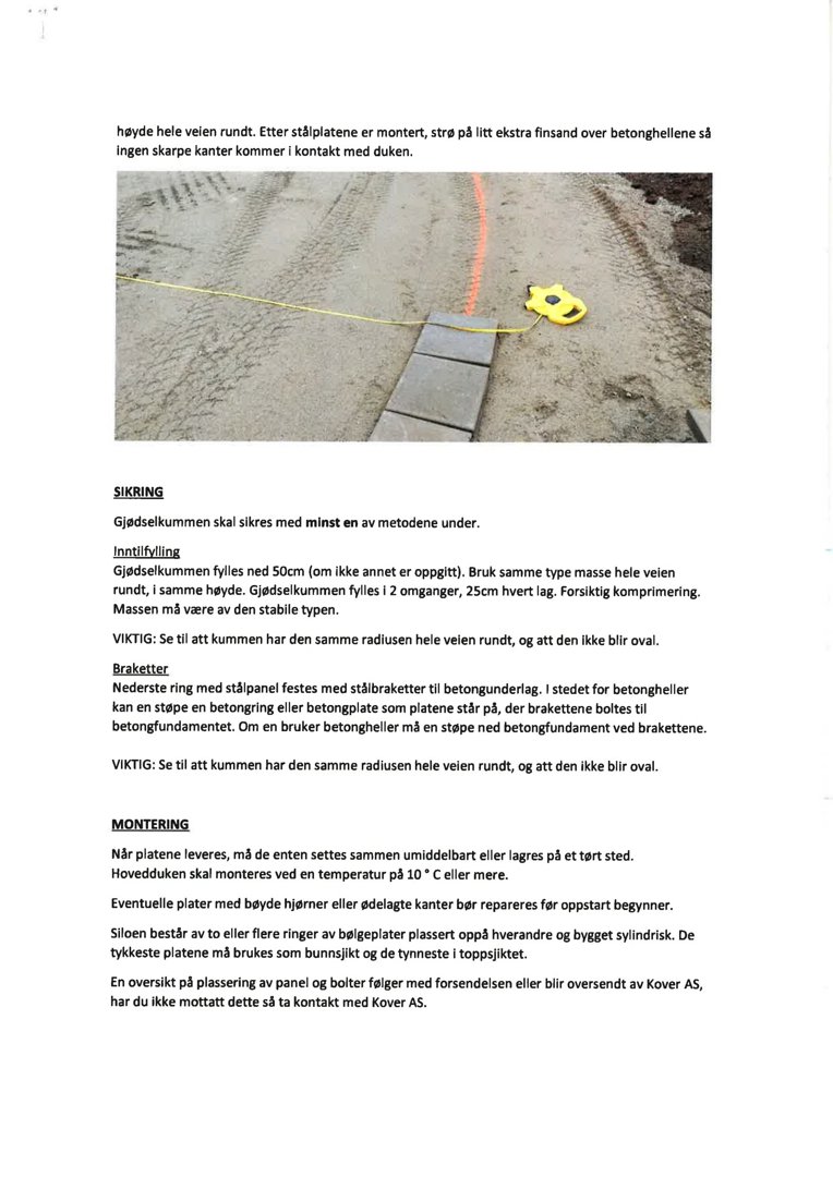 Fotografi som viser et eksempel på montering av betongheller og stålplater på en vei.