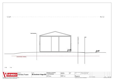 Snittegning (Snitt 11-44) som viser bygningens høyde, terrengforhold og forhold til tomtegrense.