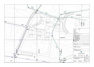 Situasjonsplan som viser tomtens grenser, nabolag, vei- og infrastrukturforhold samt bygningers plassering.