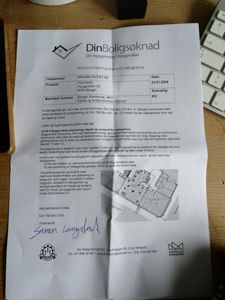 Situasjonsplan (tomtekart) som viser nabogrenser, eiendomsgrenser og bygningens plassering.