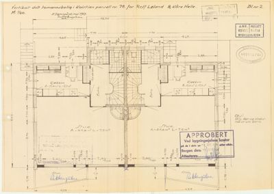 En tegning som viser etasjefordeling og romoppdeling for en tomt i Kolshien, med mål og arealopplysninger.
