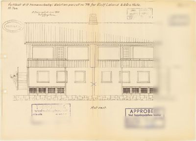 Fasadetegning (opprikk) av en toetasjes bygning sett fra vest (Mot vest).