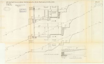 Snittegning som viser tverrsnittet av en tomannsbolig, inkludert etasjer, trapper og grunnkonstruksjon.