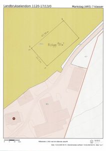 Situasjonsplan som viser eiendomsområde, bygningsplassering og mål på tomten.