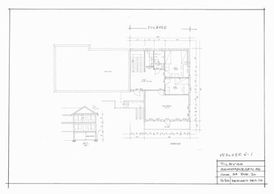 Etasjeplan (eller kyllerplan) for en tilbygg, som viser romfordeling, dører, vinduer og dimensjoner.