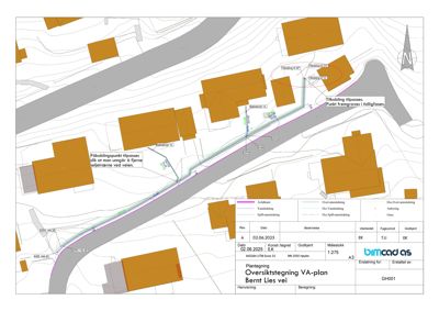 Oversiktstegning (situasjonsplan) som viser VA-ledningsnettets ruter i forhold til eksisterende veier og bygninger. Tegningen inneholder også tekniske notater om tilpasning av koblingspunkter.