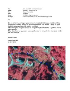 Bildet viser en satellittbilde (flyfoto) av et område med bygninger og vegetasjon, med blå prikker som markerer en vei eller en rute. Dette er et kartmateriale.