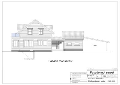 Fasadetegning av en bolig sett fra sørøst, inkludert detaljer som vinduer, dører, takform, carport og utvendig trapp til kjeller.