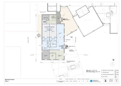 Etasjeplan (Plan 1) som viser romfordeling, vegger, dører og innvendige mål for en bygning.
