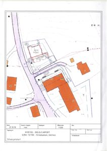 Situasjonskart som viser tomtens beliggenhet, nabobebyggelse, veier og vannløp.