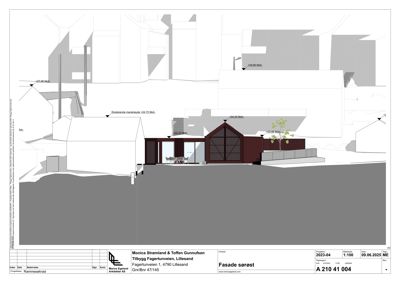Fasadetegning (sørst) av en nybygget eller ombygd bygning med omgivende høydemål og terrengforhold.