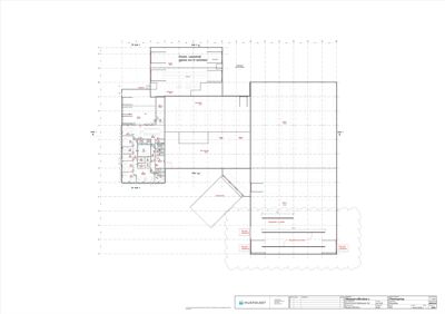 Etasjeplan (1. etasje) med romfordeling, dører, vinduer og tekniske detaljer som vannbåren gulv og isolasjon.