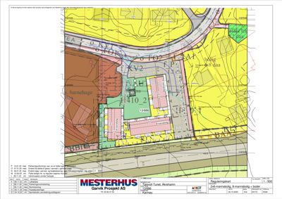 Situasjonsplan som viser tomtens beliggenhet, nabolag (barnehage, skole), veier, og plassering av planlagt boligbebyggelse med tilhørende arealdata.
