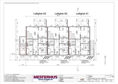 Etasjeplan for 1. etasje som viser romfordeling for tre leiligheter (A1, A2, A3), inkludert dører, vinduer, trapp og mål.