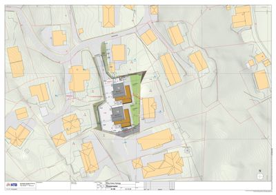 Situasjonsplan som viser bygningens plassering i forhold til tomme, nabolag og terrengforhold.