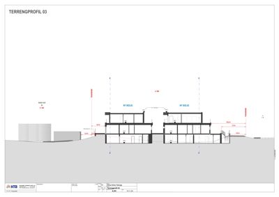 Snittegning (terrengprofil) som viser bygningens høyde, grunnmur og forhold til terrenget.