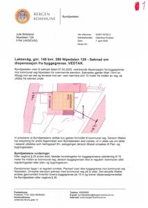 Situasjonsplan som viser eiendommen Laksevåg, gnr. 148 bnr. 290, med eksisterende bygg, planlagt tilbygg og terrasse i forhold til kommunal veg og byggegrense.