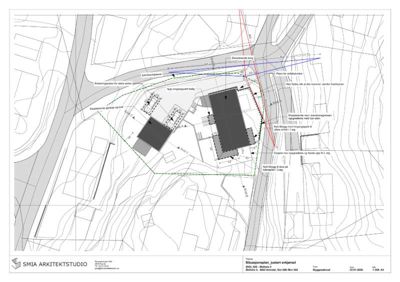 Situasjonsplan som viser tomtens grenser, eksisterende og nye bygninger, parkeringsplasser, adkomstveier og terrengforhold.