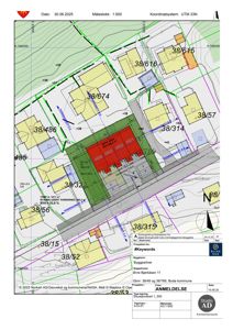 Situasjonsplan som viser tomtens plassering i forhold til nabolag, veier og andre eiendommer med eiendomsnummer.