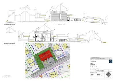 Bildet viser en kombinasjon av to terrengsnitt (C-C og D-D) og en situasjonsplan (Kart 1:500) med bygningsplassering, tomtegrenser og høydemål.