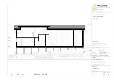 Snittegning som viser tverrsnitt gjennom en bygning, med angitte høyder, nivåer og konstruksjonsdetaljer.