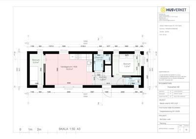 Etasjeplan (plantegning) som viser romfordeling, mål og areal for et hus.