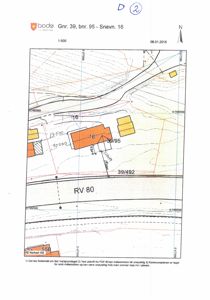 Situasjonsplan (målestokk 1:500) som viser tomtens beliggenhet, grenser, nabobebyggelse og veiforhold (RV 80).