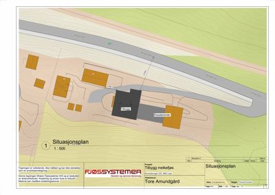 Situasjonsplan som viser tomtens form, terrengforhold, eksisterende og planlagt bygning ('Tilbygg'), samt vei og grenser.