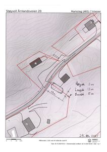 Situasjonsplan (tomteplan) som viser tomtens form, konturer, vegforhold og plassering av bygninger.