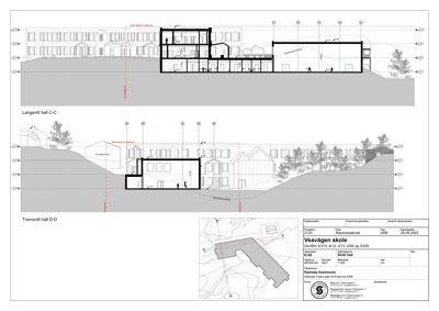 Snittegning (Langsnitt C-C og Tversnitt D-D) av en bygning i Veavågen skole, som viser konstruksjon, høyder og forhold til terrenget.