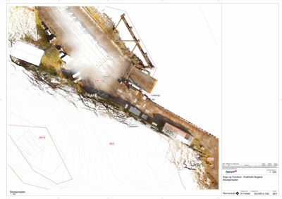 Situasjonsplan som viser en eksisterende eller planlagt anlegg (fiskekai) med omgivende terreng, veier og eiendomsnummer.