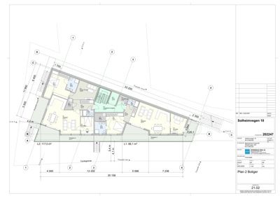 Etasjeplan (etasjeplan) som viser romfordeling, møblering og dimensjoner for boliger i et hus.