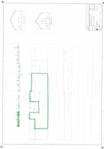 Etasjeplan med romfordeling og fasadeopprikk, med håndskrevne notater.