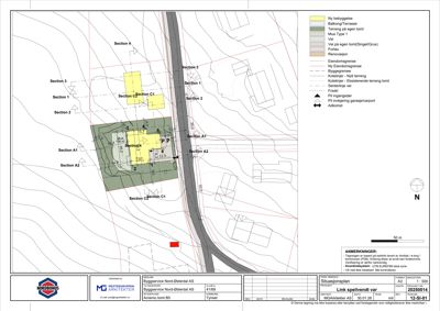 Situasjonsplan som viser tomt, bygninger, veier og terrengforhold