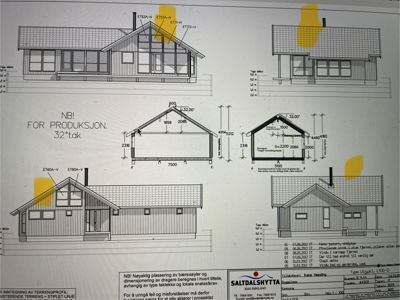 Fasadetegning som viser bygningens utseende fra flere vinkler (f.eks. front, side og takoppsett) med mål og detaljer.