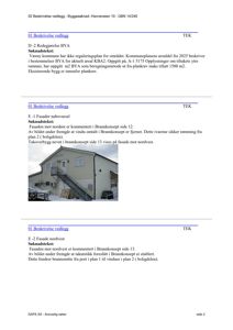 Fotografi av en eksisterende bygning (hus) med trapp og takoverbygg, inkludert snø på bakken.