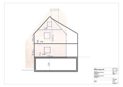 Snittegning av en bygning som viser etasjer (Loft, I. ETG., II. ETG.) og høyder.