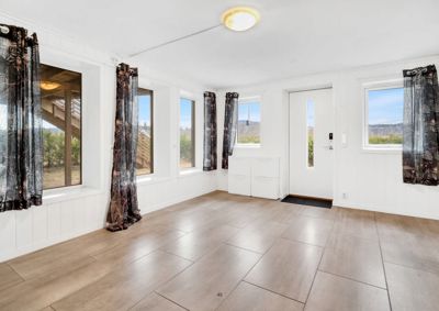 Fotografi av et innvendig rom i en bolig, sannsynligvis et stue- eller entrerom.