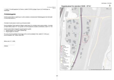 Situasjonsplan eller vegstatuskart som viser eiendomsnummer, vegnett, og reguleringer for et område.