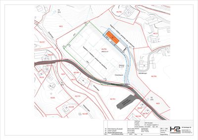 Situasjonsplan som viser tomtens grenser, naboeiendommer, høydemålinger (konturer) og plassering av bygninger.