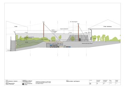 Snittegning som viser tverrsnittet av en utvendig trapp og en skatehall med forgrunn, inkludert høyder, materialer og terrengform.