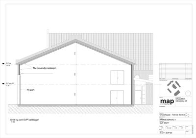 Snittegning som viser tverrsnitt av bygningens konstruksjon, tak, isolasjon og dører.