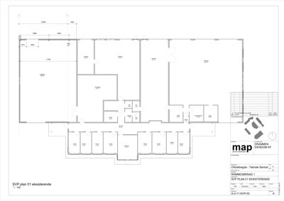 Etasjeplan (SVP plan 01 eksisterende) som viser romfordeling, veggposisjon, dører og mål for en bygning.
