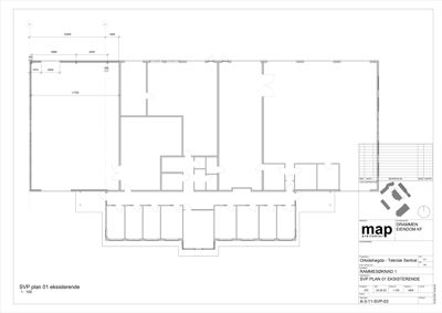 Etasjeplan (SVP plan 01 eksisterende) som viser romfordeling, vegger, dører og mål på en bygning.