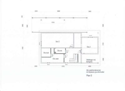 Etasjeplan (Plan 0) som viser romfordeling, dører, trapp og mål for et hus.